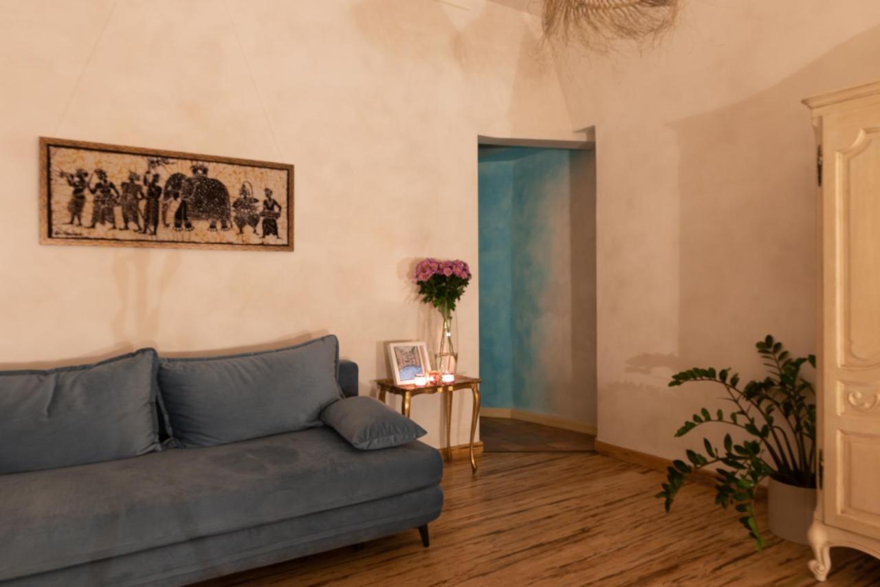 Lotus Apartment *